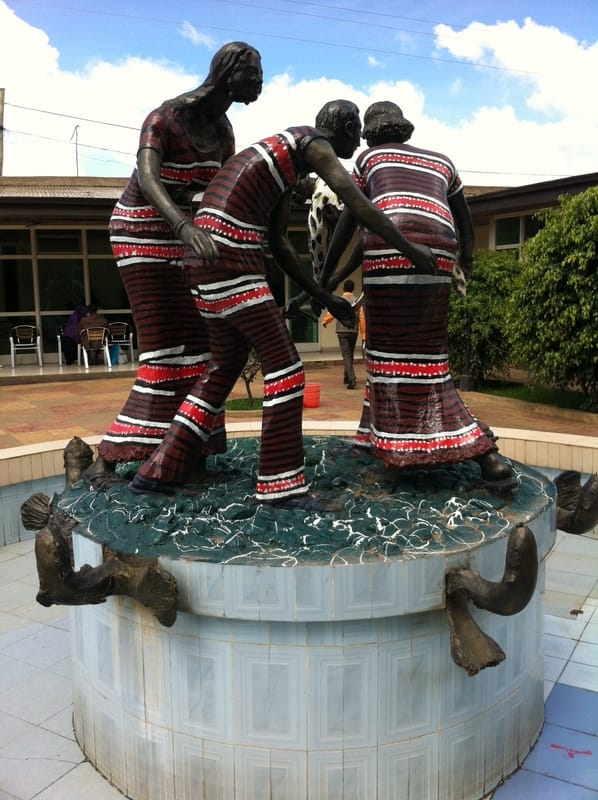 Hadiya Ethiopia: Hadiya Hosanna statue depicting Hadiya traditional dance of Boyaa Seleme (2013)