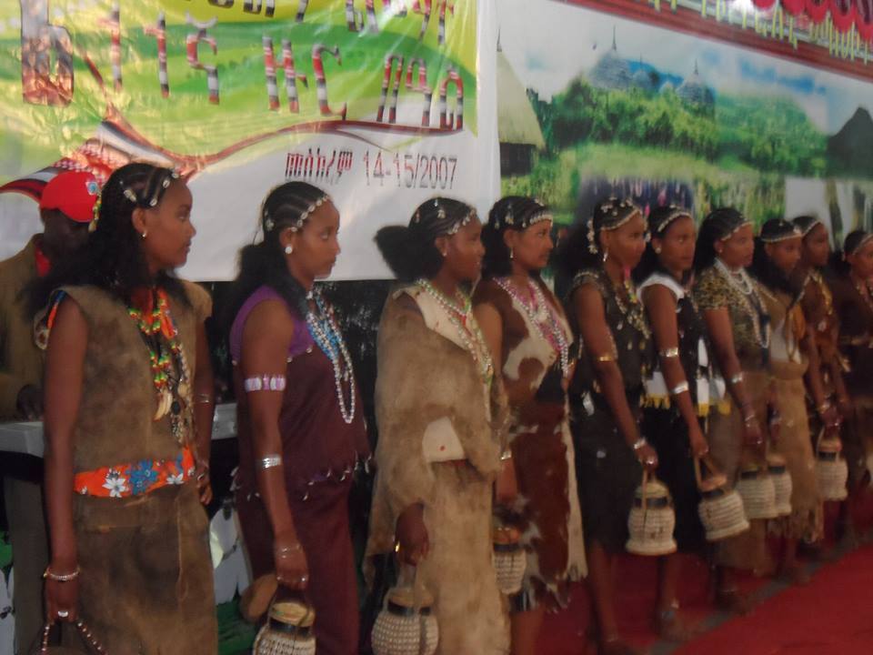 Hadiya Ethiopia: Women wearing traditional clothing, hairdo, and beauty decorations Nov 2014